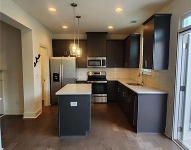 300 Auburn Valley Way - Photo Thumbnail 7