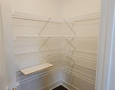 300 Auburn Valley Way - Photo Thumbnail 14
