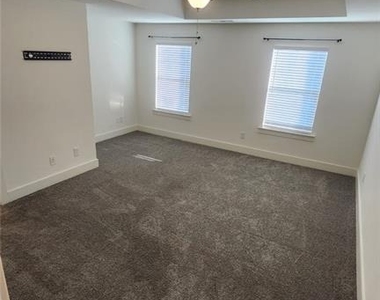 300 Auburn Valley Way - Photo Thumbnail 17