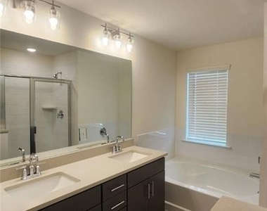 300 Auburn Valley Way - Photo Thumbnail 21