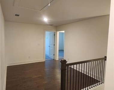 300 Auburn Valley Way - Photo Thumbnail 16