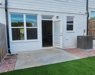 300 Auburn Valley Way - Photo Thumbnail 32