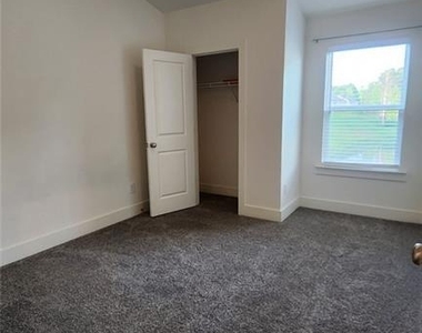 300 Auburn Valley Way - Photo Thumbnail 24