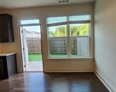300 Auburn Valley Way - Photo Thumbnail 2