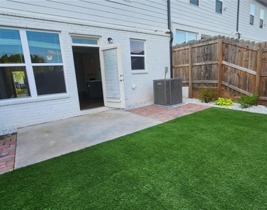 300 Auburn Valley Way - Photo Thumbnail 29