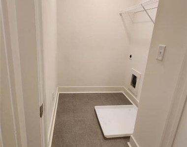 300 Auburn Valley Way - Photo Thumbnail 26