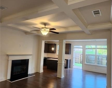 300 Auburn Valley Way - Photo Thumbnail 5