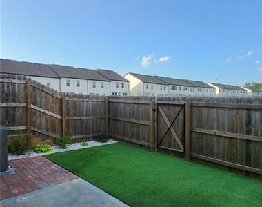 300 Auburn Valley Way - Photo Thumbnail 31