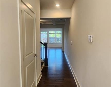 300 Auburn Valley Way - Photo Thumbnail 1