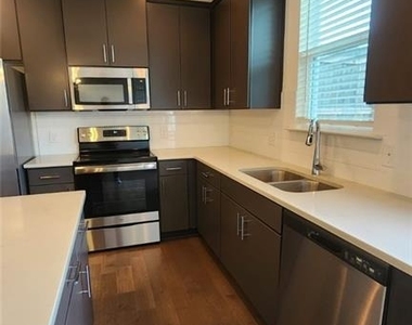 300 Auburn Valley Way - Photo Thumbnail 9