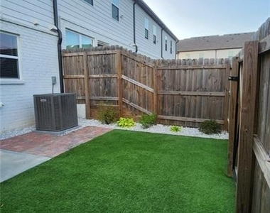 300 Auburn Valley Way - Photo Thumbnail 30