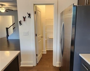 300 Auburn Valley Way - Photo Thumbnail 13