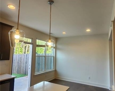 300 Auburn Valley Way - Photo Thumbnail 10