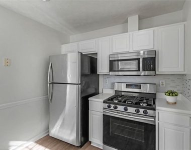108 Greenleaf Drive - Photo Thumbnail 7