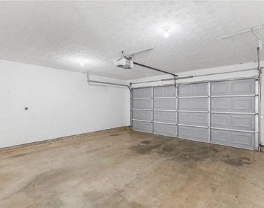 108 Greenleaf Drive - Photo Thumbnail 21
