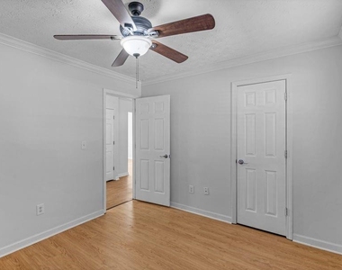 108 Greenleaf Drive - Photo Thumbnail 19