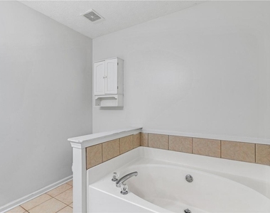 108 Greenleaf Drive - Photo Thumbnail 14