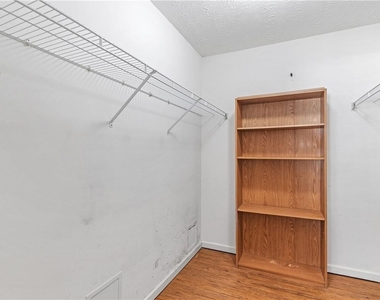 108 Greenleaf Drive - Photo Thumbnail 12