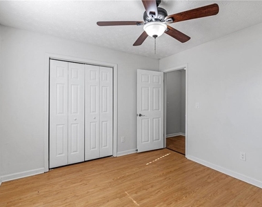 108 Greenleaf Drive - Photo Thumbnail 16