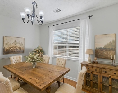 108 Greenleaf Drive - Photo Thumbnail 3