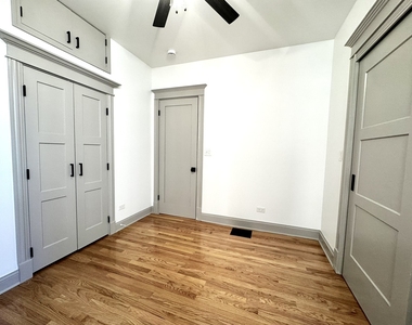 2424 N Mozart Street - Photo Thumbnail 13