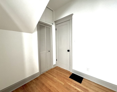 2424 N Mozart Street - Photo Thumbnail 9