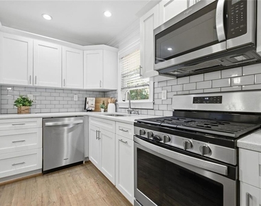 166 Howard Street Ne - Photo Thumbnail 8