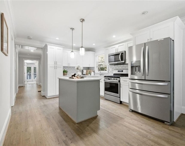 166 Howard Street Ne - Photo Thumbnail 7