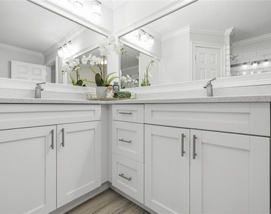 166 Howard Street Ne - Photo Thumbnail 15