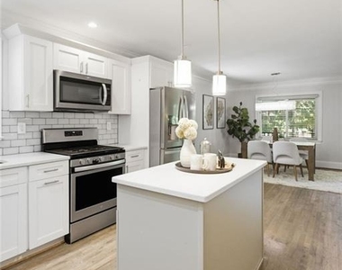 166 Howard Street Ne - Photo Thumbnail 10
