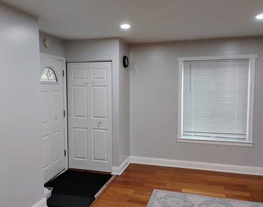 1226 Cove Drive - Photo Thumbnail 6