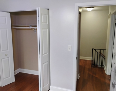 1226 Cove Drive - Photo Thumbnail 7