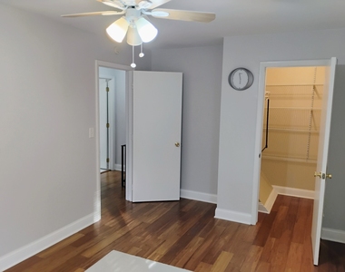1226 Cove Drive - Photo Thumbnail 11