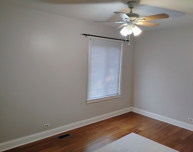 1226 Cove Drive - Photo Thumbnail 9