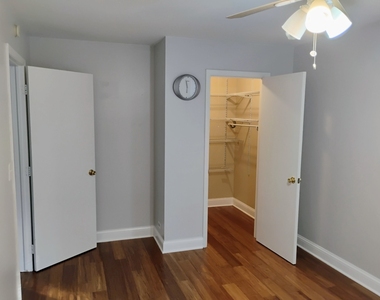 1226 Cove Drive - Photo Thumbnail 10