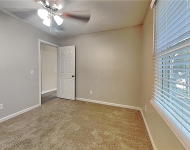 748 Dillon Drive - Photo Thumbnail 14