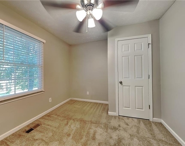 748 Dillon Drive - Photo Thumbnail 15