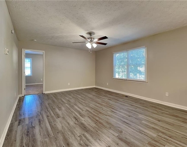748 Dillon Drive - Photo Thumbnail 2