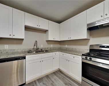 748 Dillon Drive - Photo Thumbnail 4