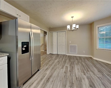 748 Dillon Drive - Photo Thumbnail 5