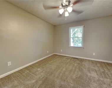 748 Dillon Drive - Photo Thumbnail 6