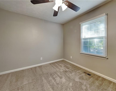 748 Dillon Drive - Photo Thumbnail 10