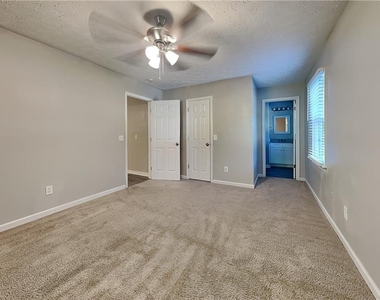 748 Dillon Drive - Photo Thumbnail 8