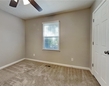 748 Dillon Drive - Photo Thumbnail 12