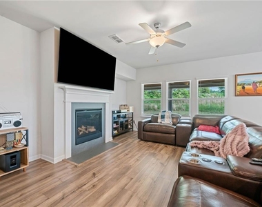 5911 Green Ash Court - Photo Thumbnail 16