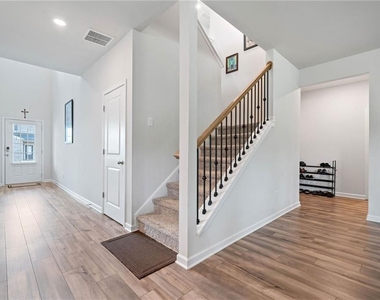 5911 Green Ash Court - Photo Thumbnail 24