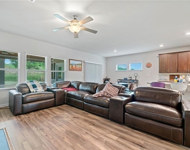 5911 Green Ash Court - Photo Thumbnail 15