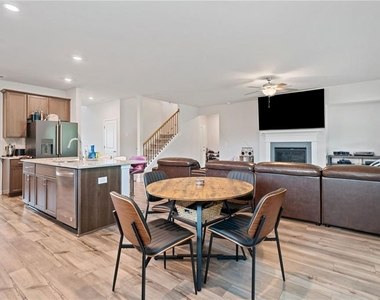 5911 Green Ash Court - Photo Thumbnail 14