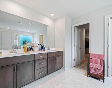 5911 Green Ash Court - Photo Thumbnail 32