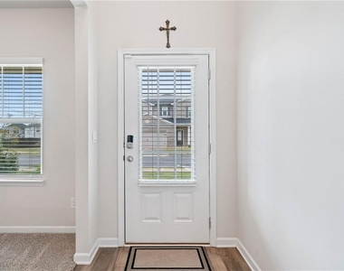 5911 Green Ash Court - Photo Thumbnail 7